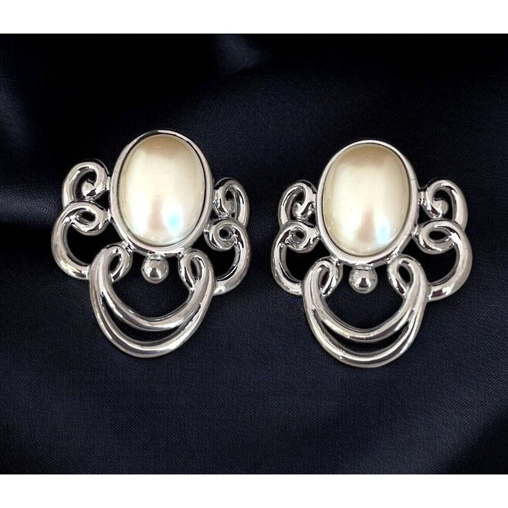 Vintage 1980s Daria Earrings Simulated Pearl Silver Tone - 9J